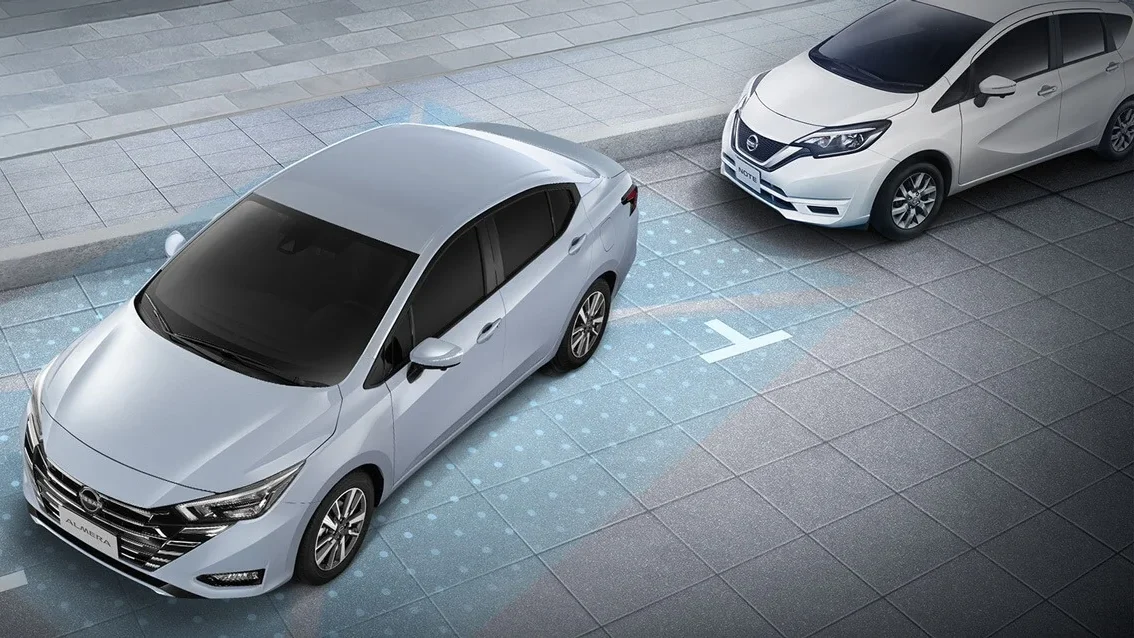 Nissan Almera – hỗ trợ đỗ xe