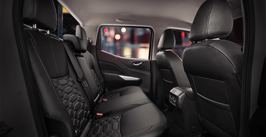 Nissan Navara – hàng ghế sau