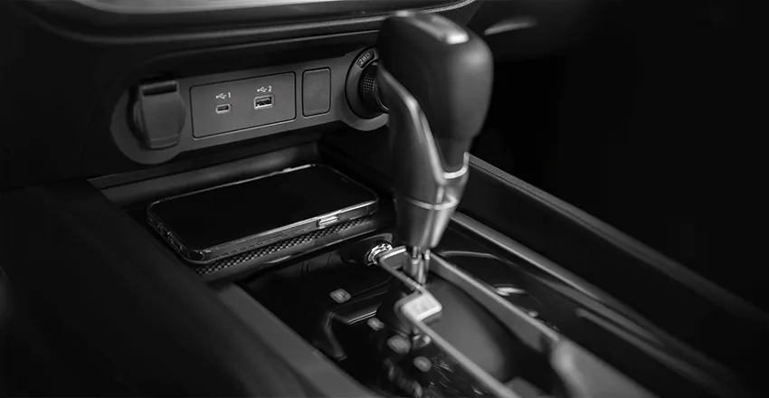 Nissan Navara – sạc không dây