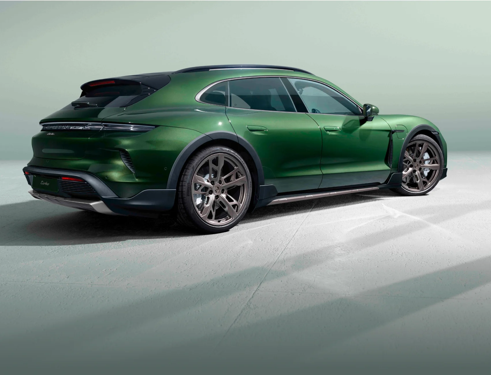 Porsche Taycan Cross Turismo – góc nghiêng trước