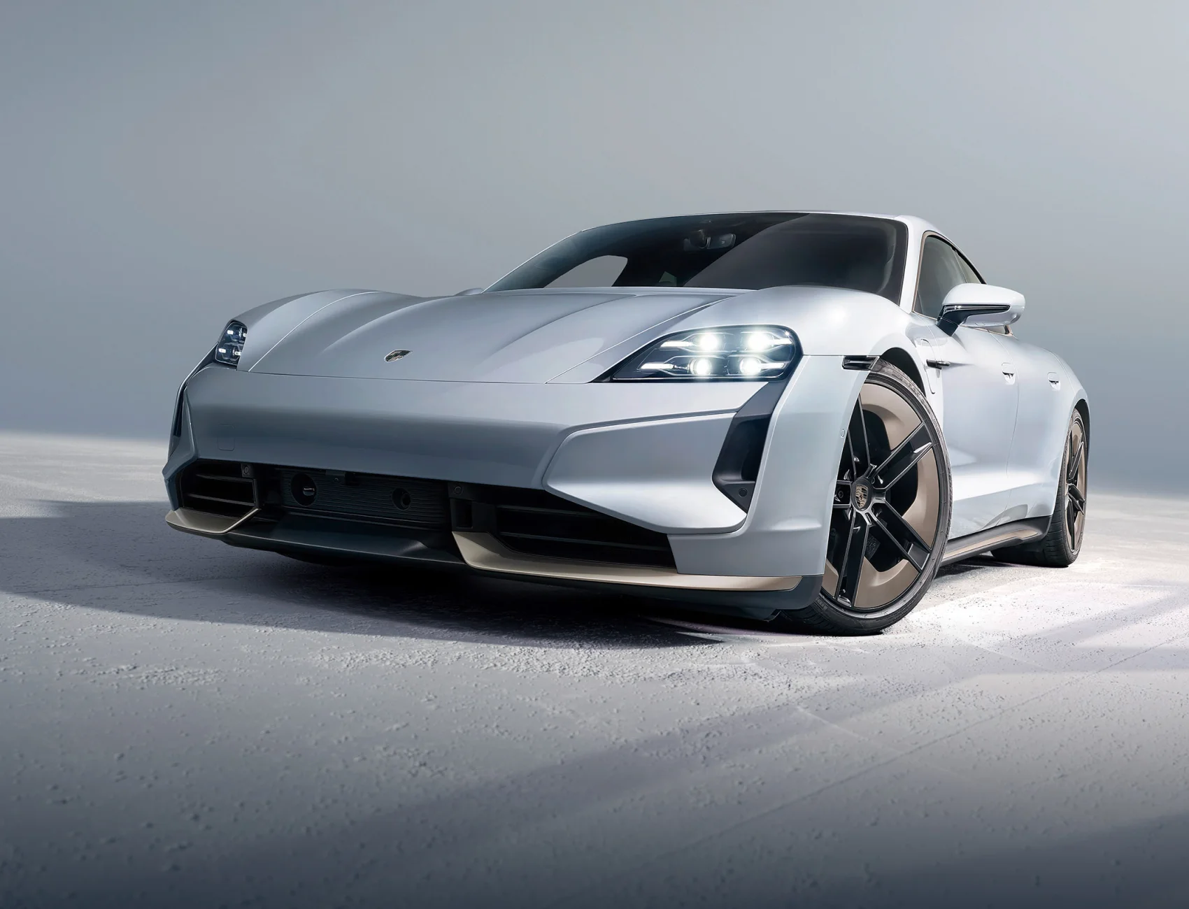 Porsche Taycan – góc nghiêng trước