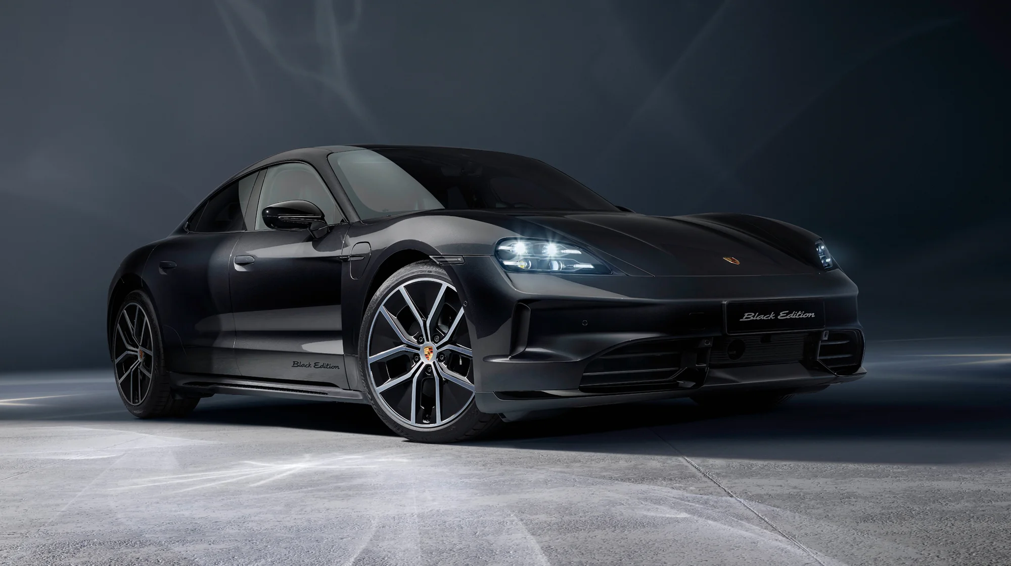 Porsche Taycan – bản màu đen