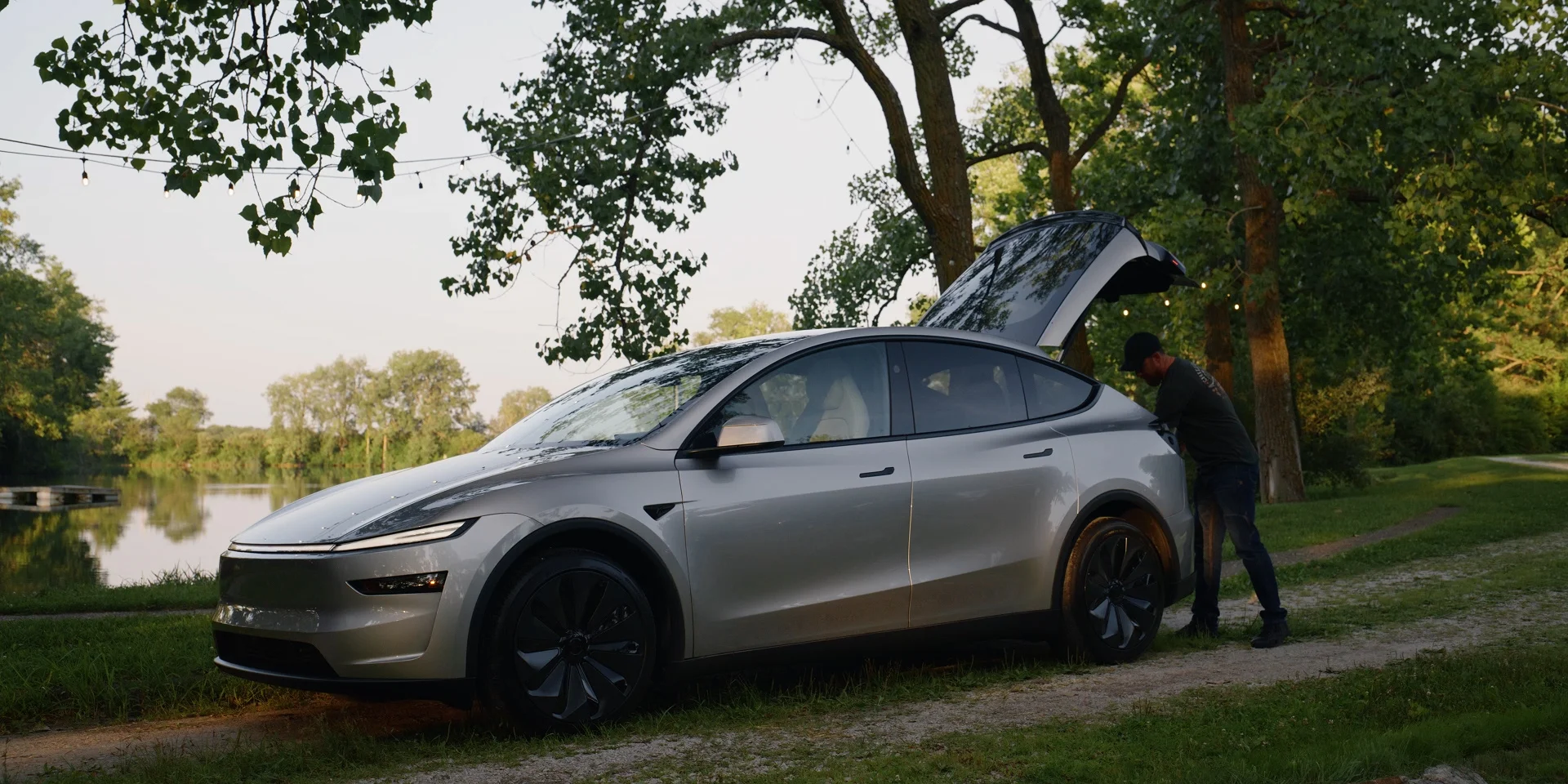 Tesla Model Y – cốp sau