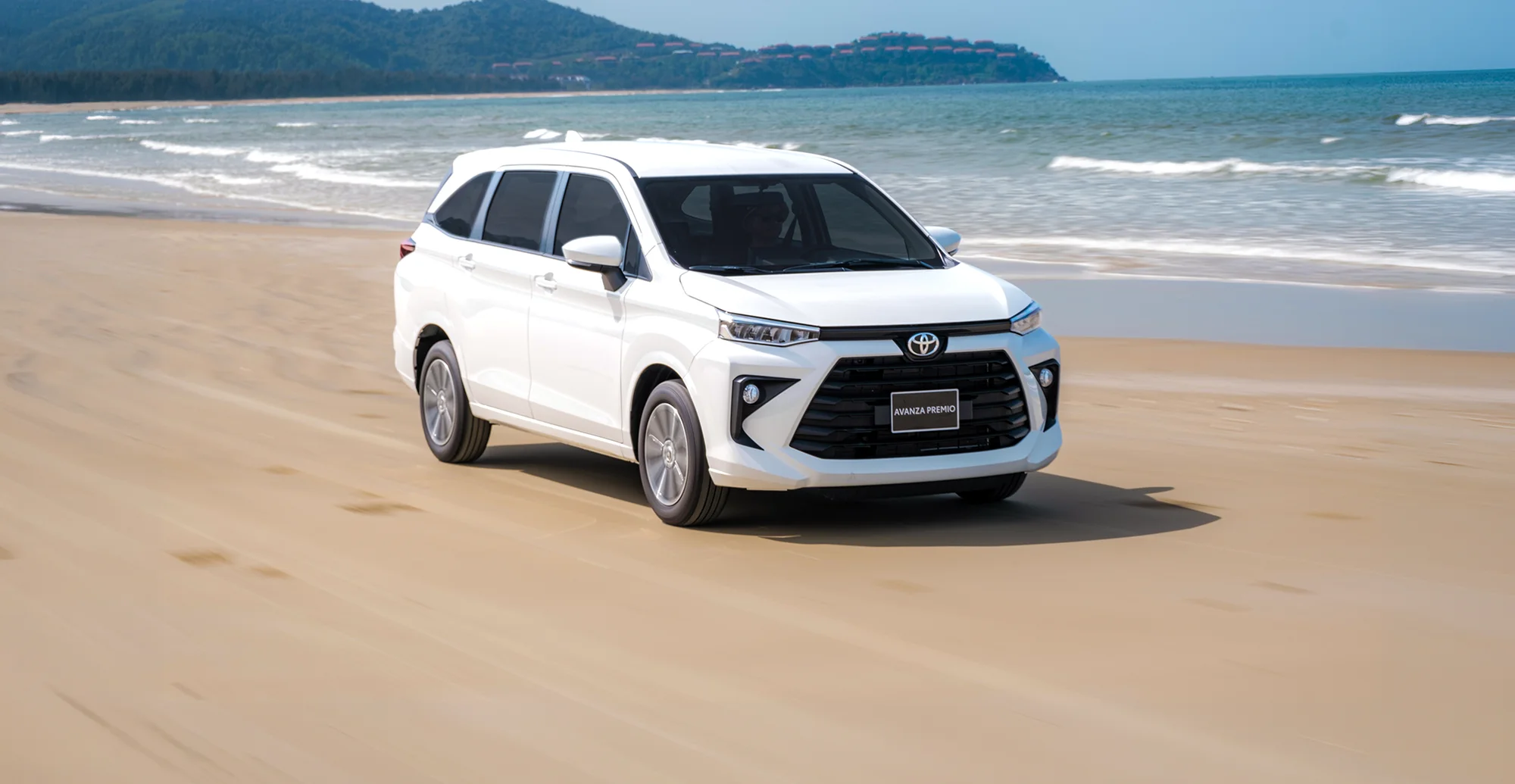 Toyota Avanza Premio – góc nghiêng trước