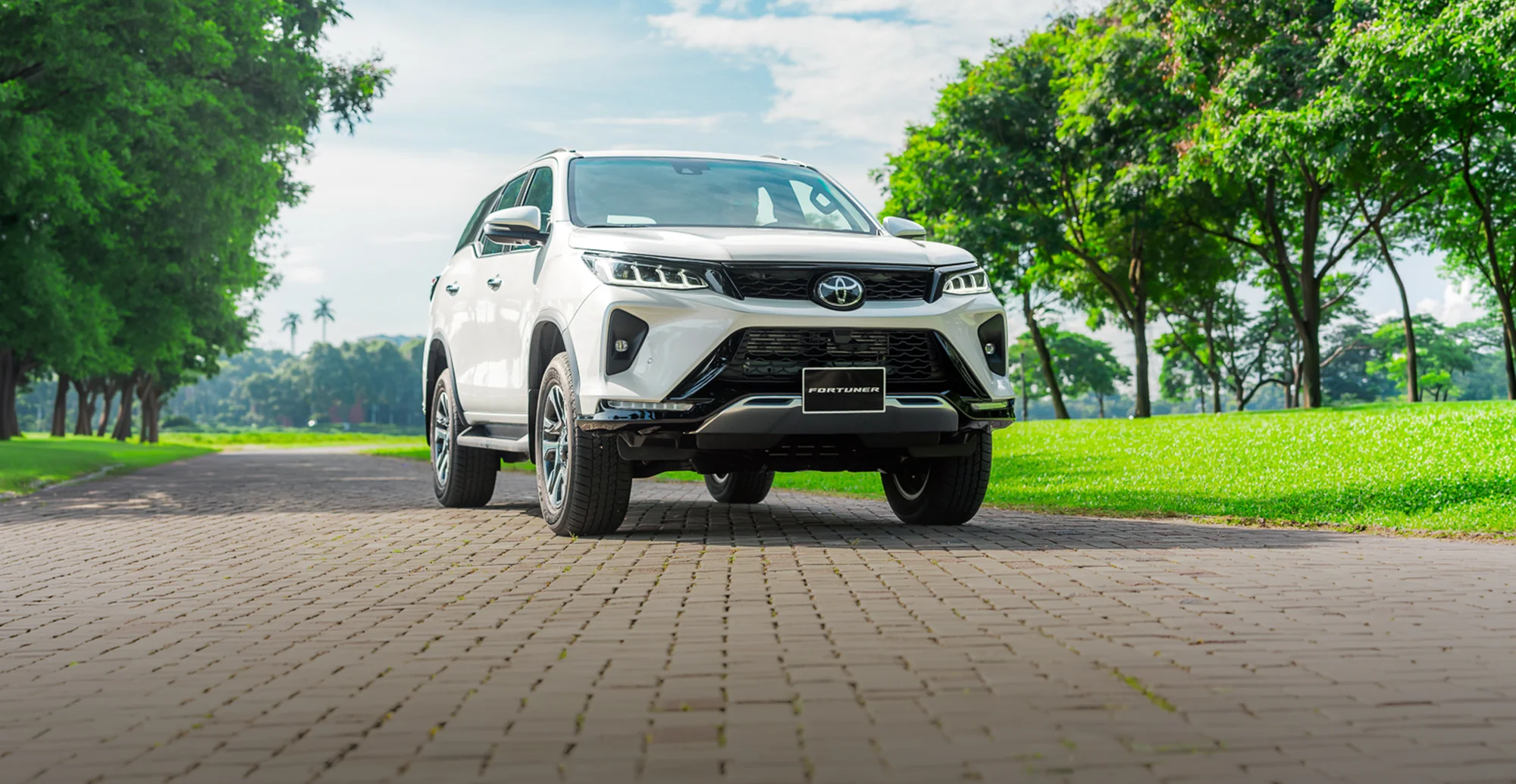 Toyota Fortuner – góc nghiêng trước