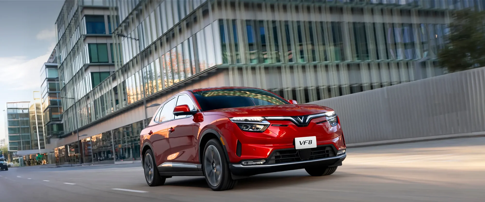 VinFast VF 8 – trong phố