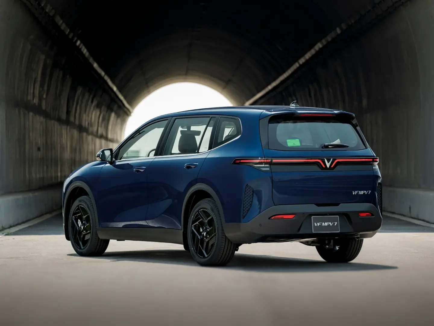 VinFast VF MPV 7 – bản màu xanh