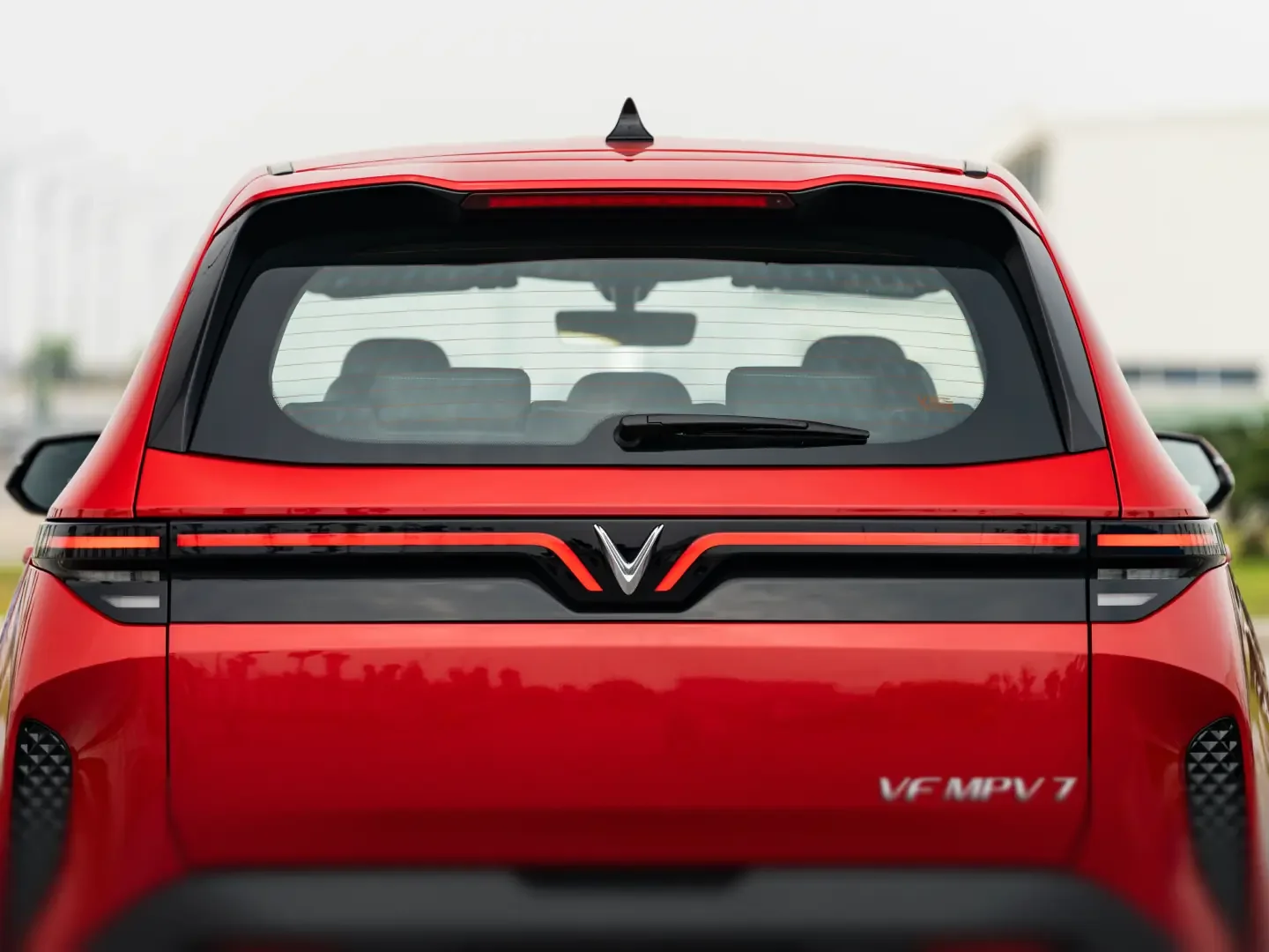 VinFast VF MPV 7 – đuôi xe
