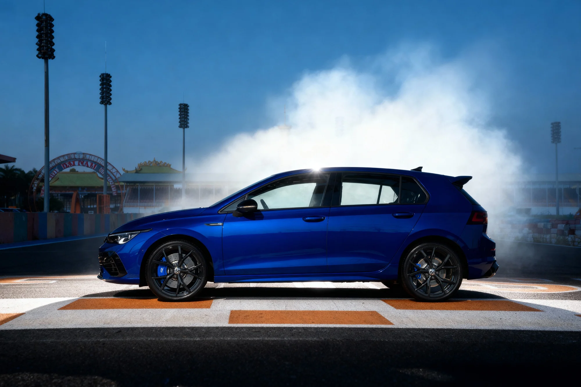 Volkswagen Golf R – thân xe nhìn ngang