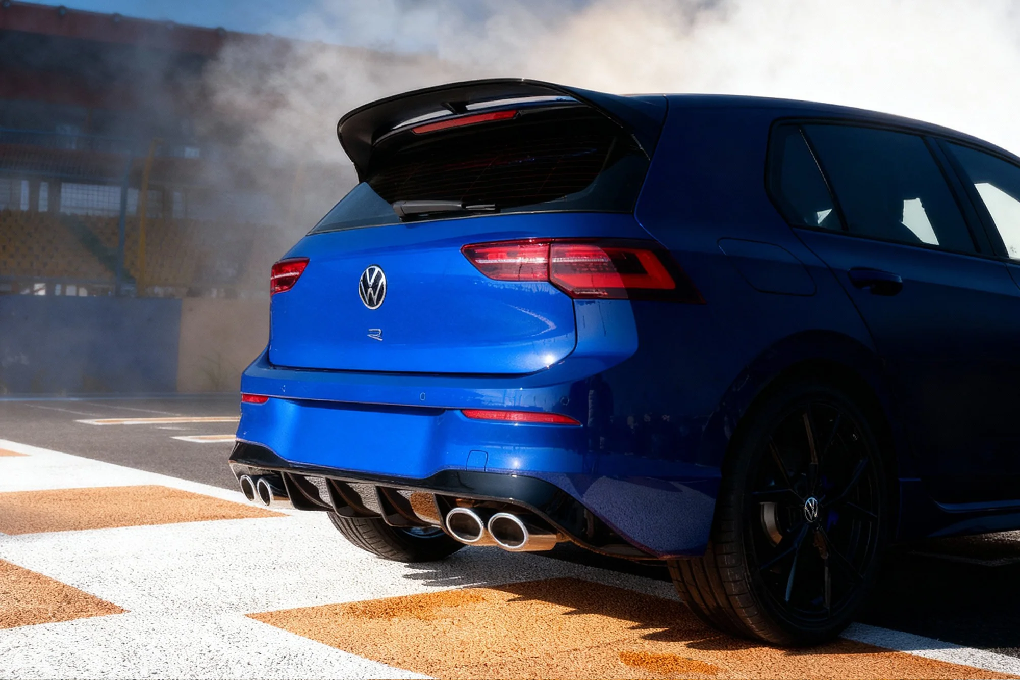 Volkswagen Golf R – đuôi xe, ống xả kép