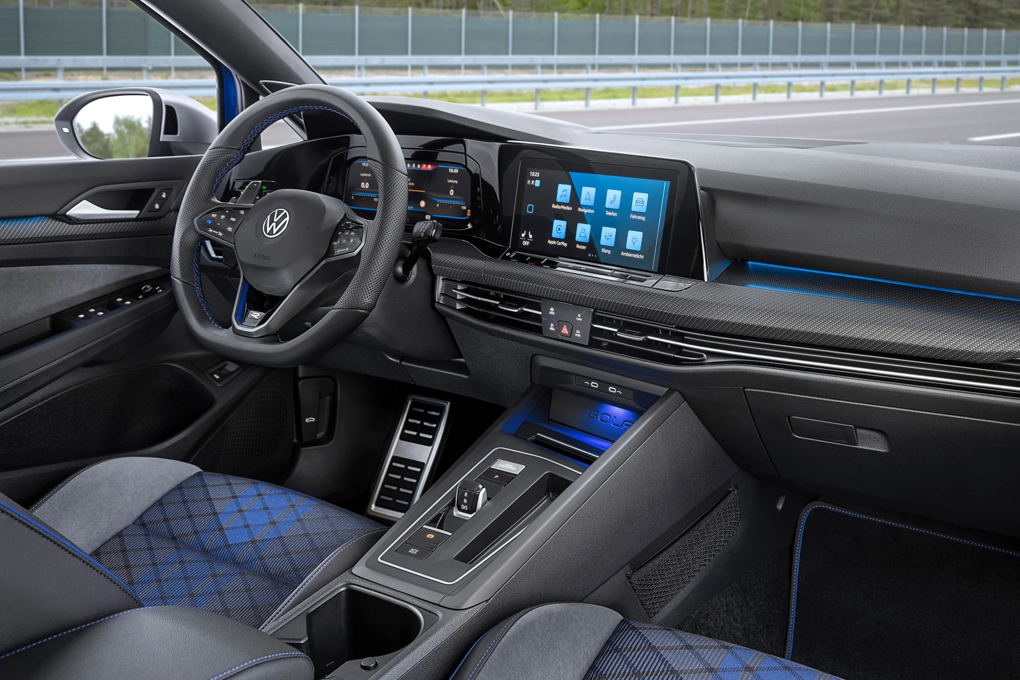 Volkswagen Golf R – khoang lái