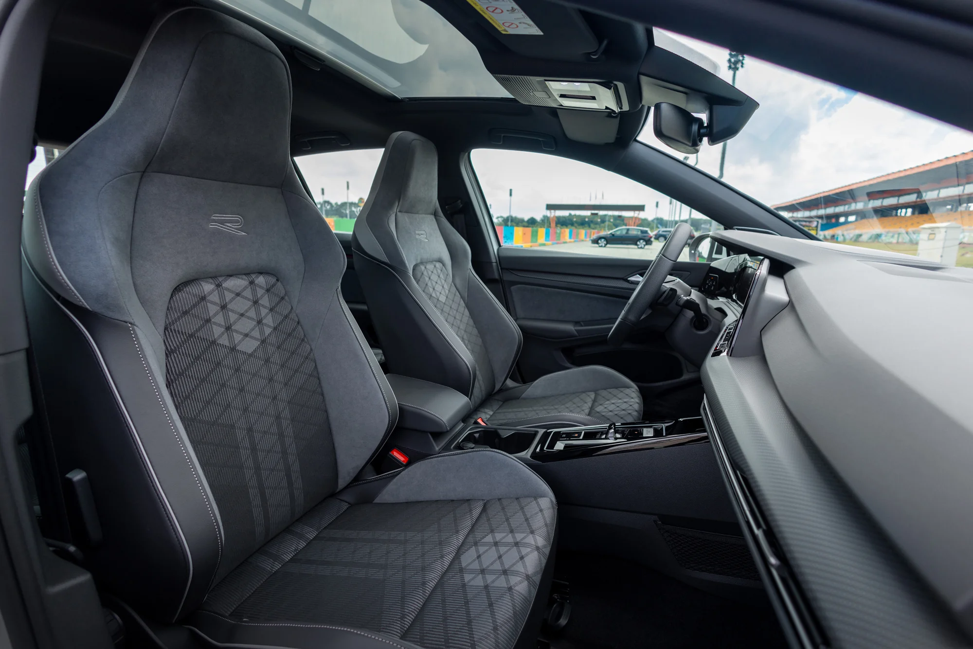 Volkswagen Golf – ghế trước