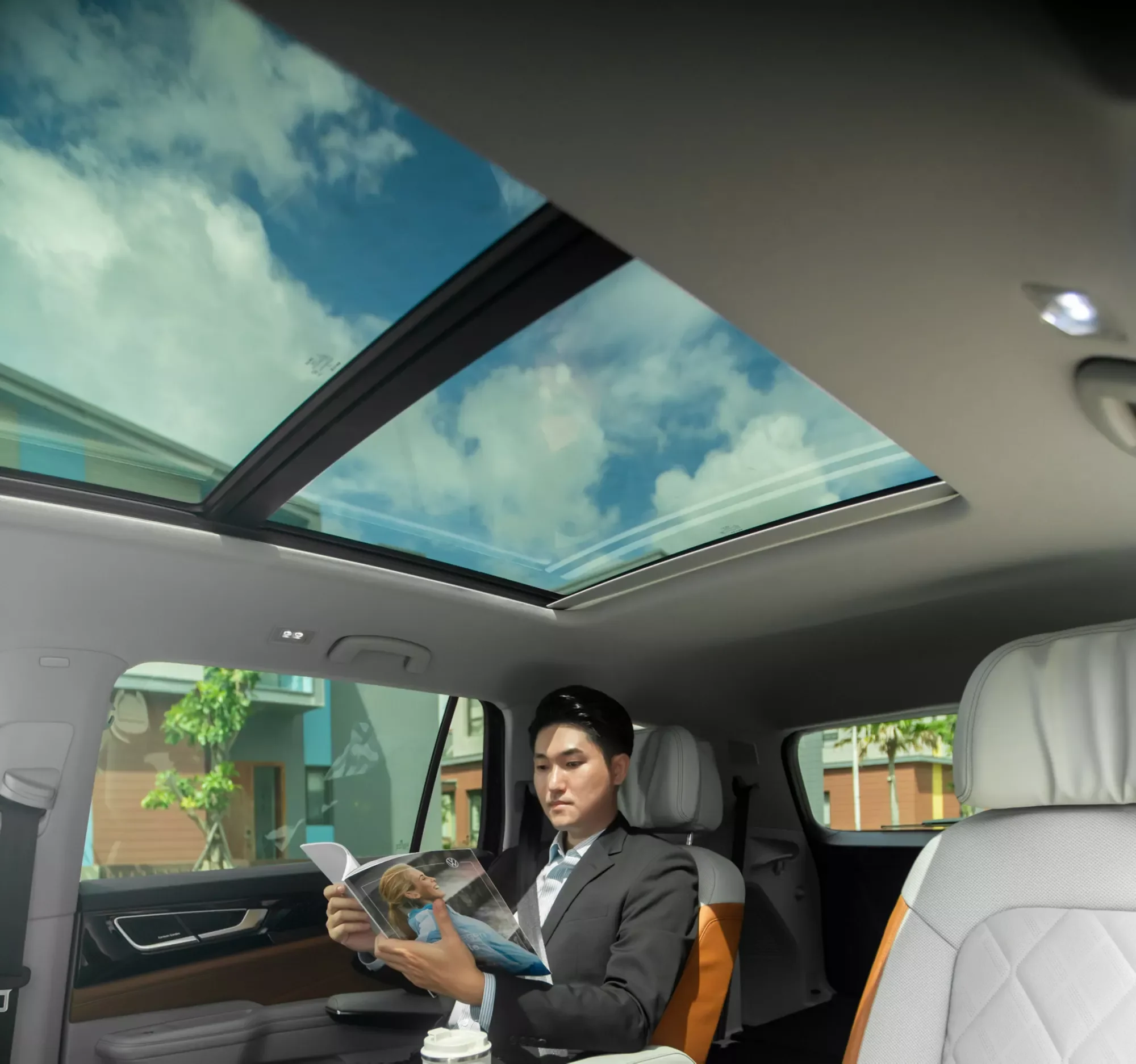 Volkswagen Teramont – hàng ghế thứ hai và cửa sổ trời
