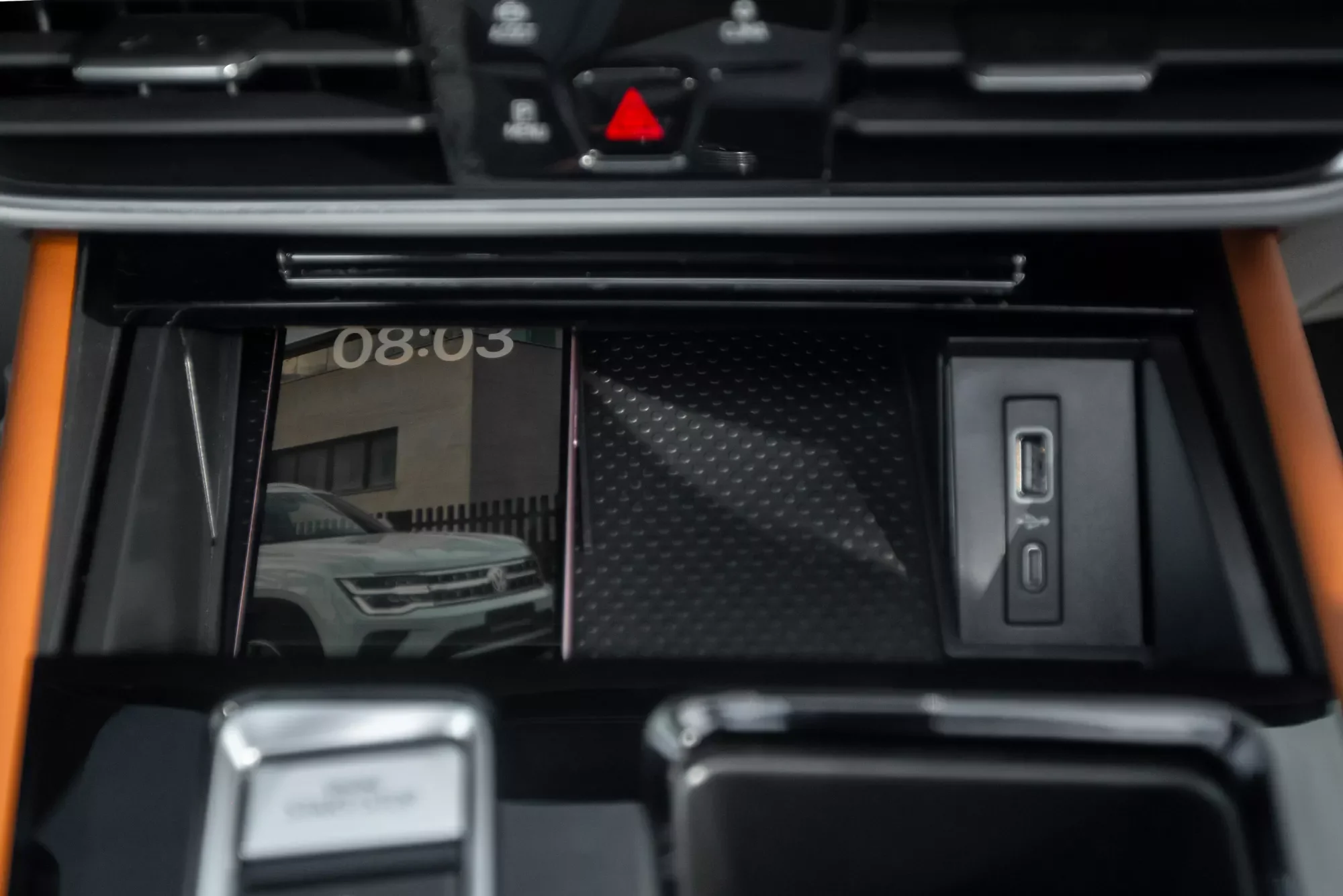 Volkswagen Teramont – sạc không dây