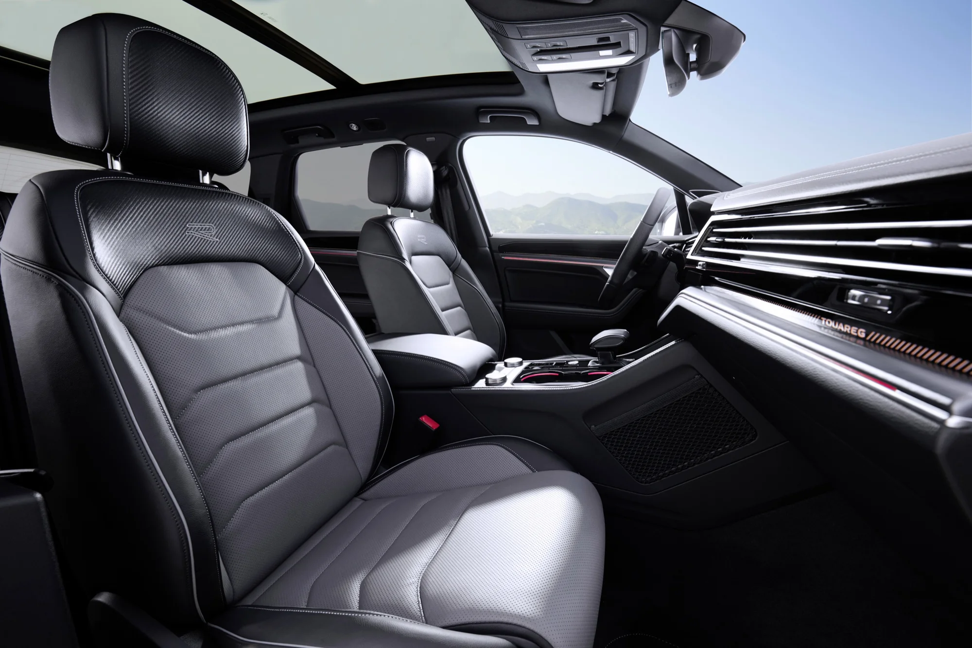 Volkswagen Touareg – ghế trước