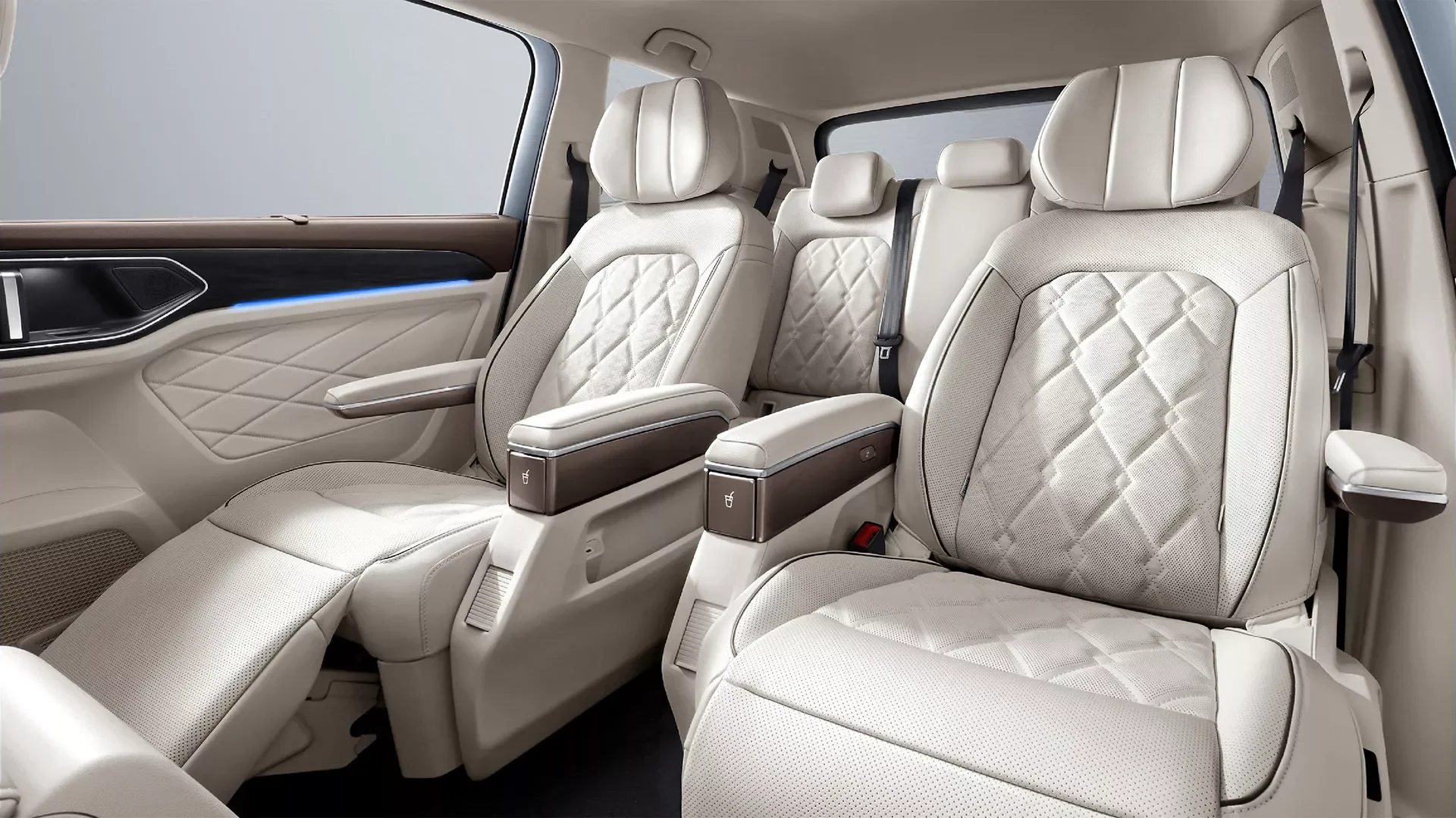 Volkswagen Viloran – ghế cơ trưởng hàng 2
