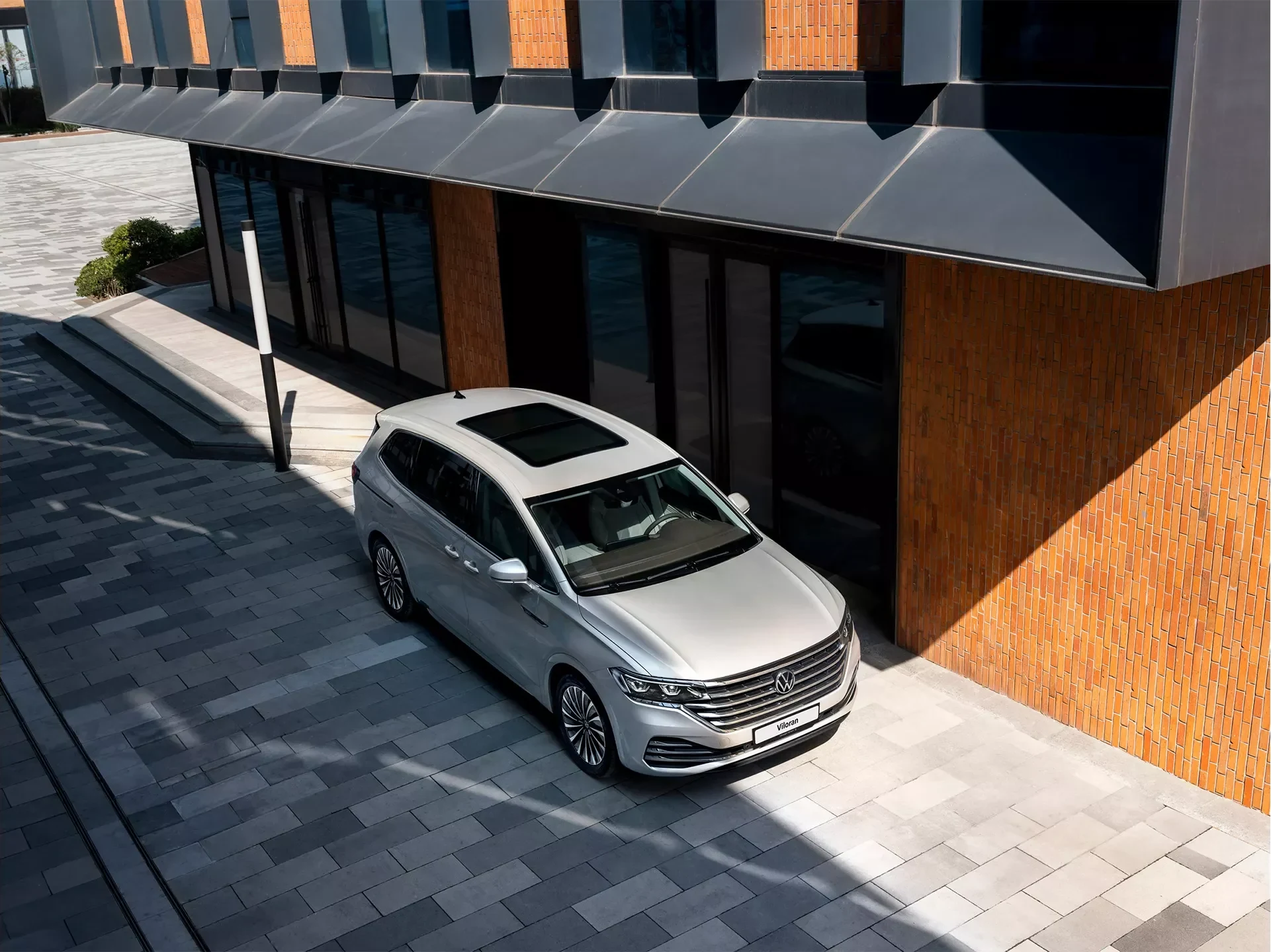 Volkswagen Viloran – cửa sổ trời toàn cảnh
