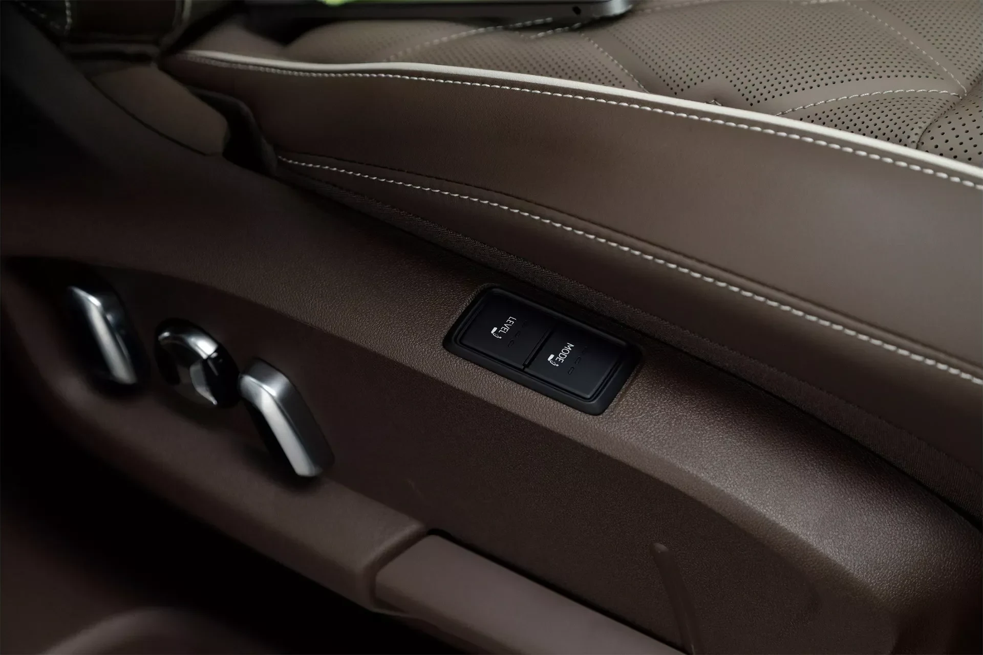 Volkswagen Viloran – ghế trước chỉnh điện