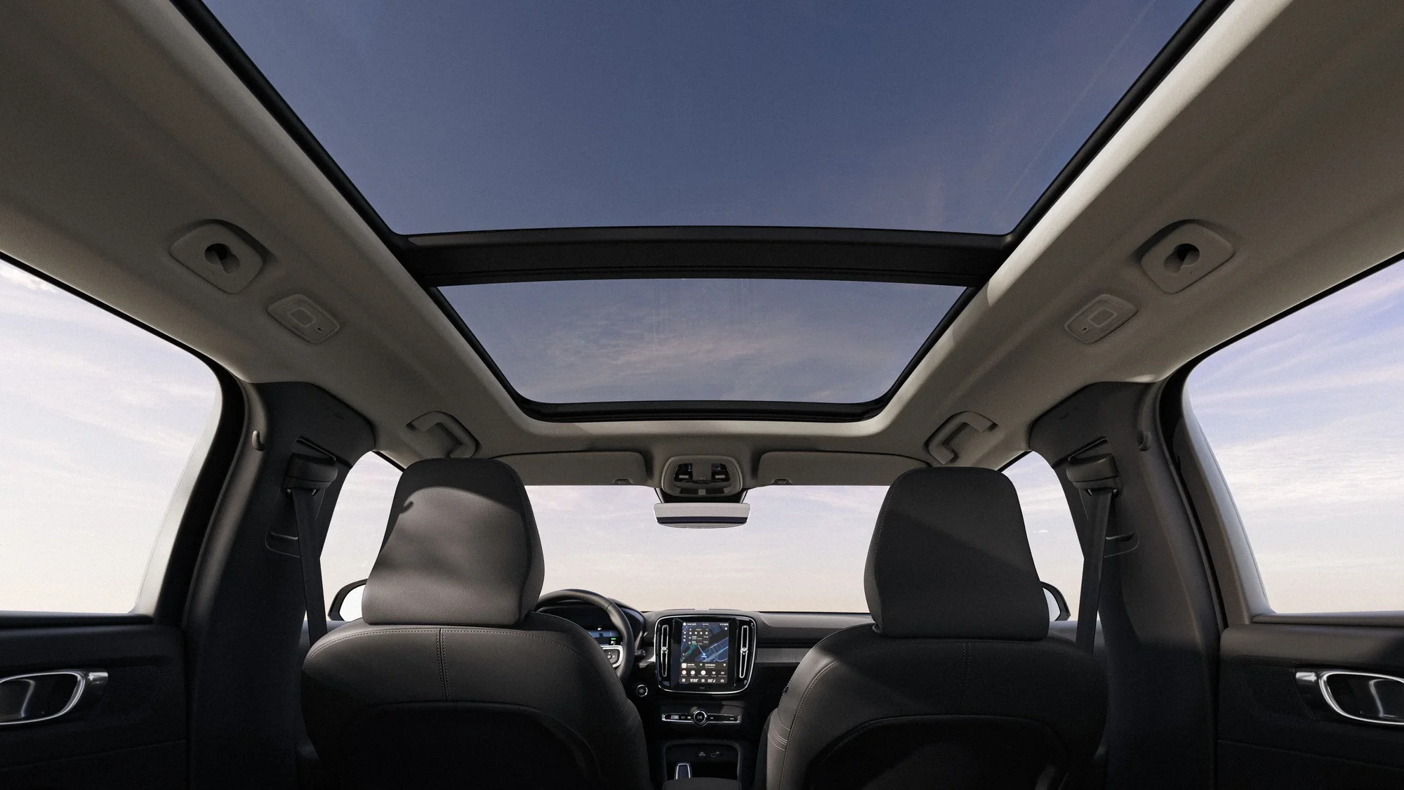 Volvo XC40 – cửa sổ trời