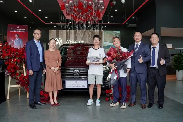 Đạo Diễn Quang Dũng Tậu Xế Hộp VW Viloran Luxury Hơn 2 Tỷ – Sang Mà Không Ồn Ào