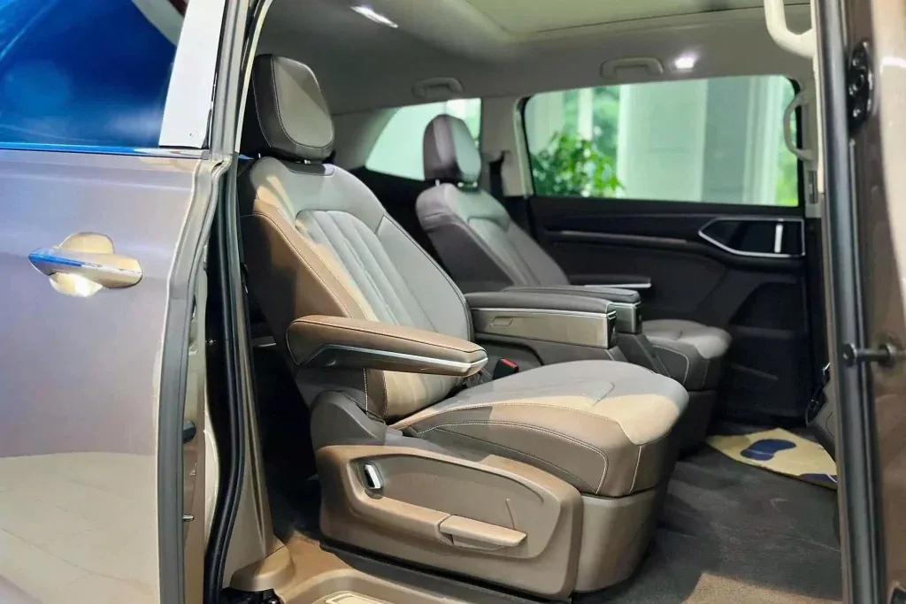 Volkswagen Viloran Premium