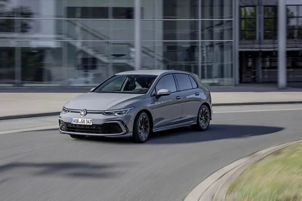 Volkswagen Golf 2025 – Vua cảm giác lái – Giá từ 798 triệu