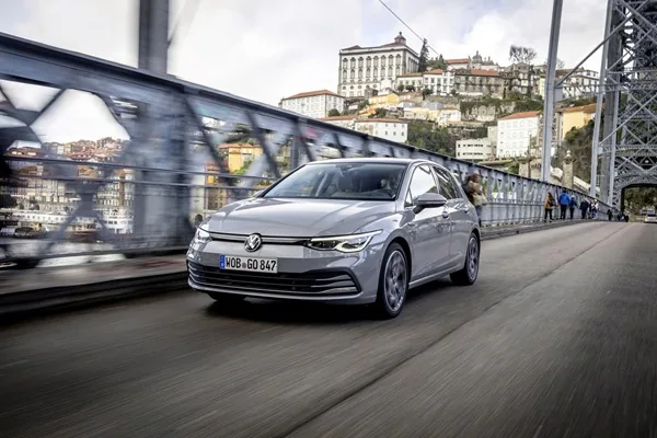 Volkswagen Golf Life & Style : Phong cách xe Đức nhập môn!