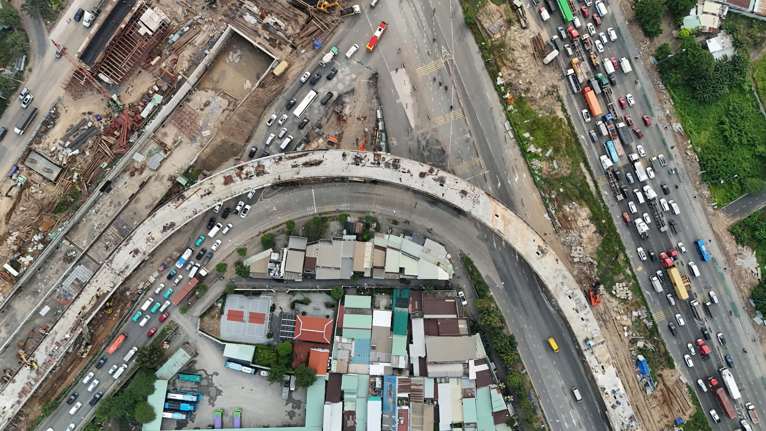 Cầu vượt ở nút giao An Phú lộ diện, về đích đúng 31-12 | Báo Pháp Luật TP. Hồ Chí Minh