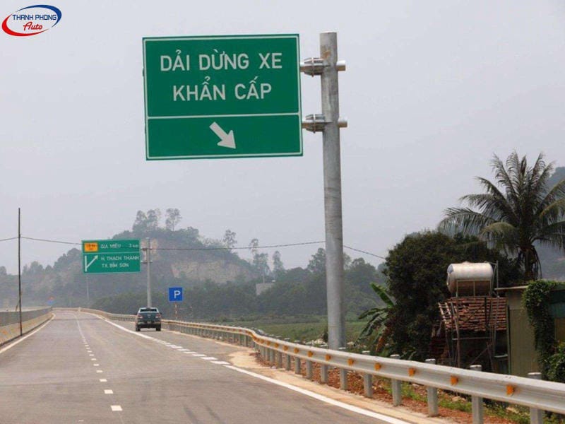 Làn đường khẩn cấp 2026: Khi nào được dùng, bị cấm?